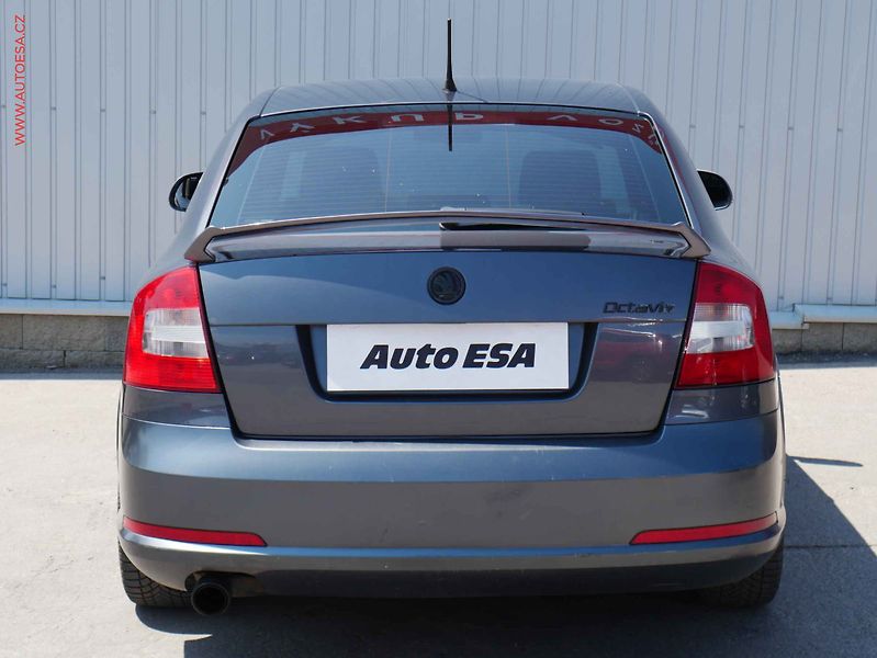 Škoda Octavia (2011) 1.2 TSi, ČR, Ambiente - fotka 5 z 16
