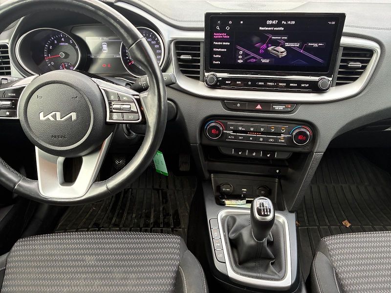 Kia Ceed (2022) TOP 1.5T-GDI 117kW DPH CZ - fotka 10 z 11