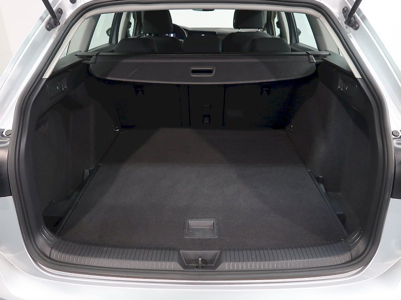 Volkswagen Golf (2021) LIFE 2.0TDI 85KW - fotka 38 z 38