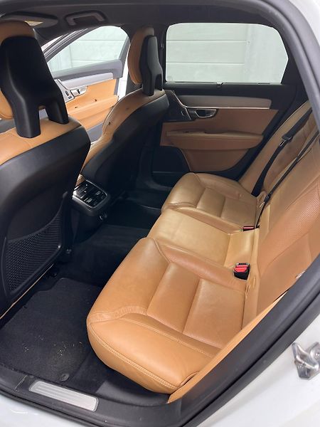 Volvo V90 2.0 D5 Cross Country AWD - fotka 17 z 18