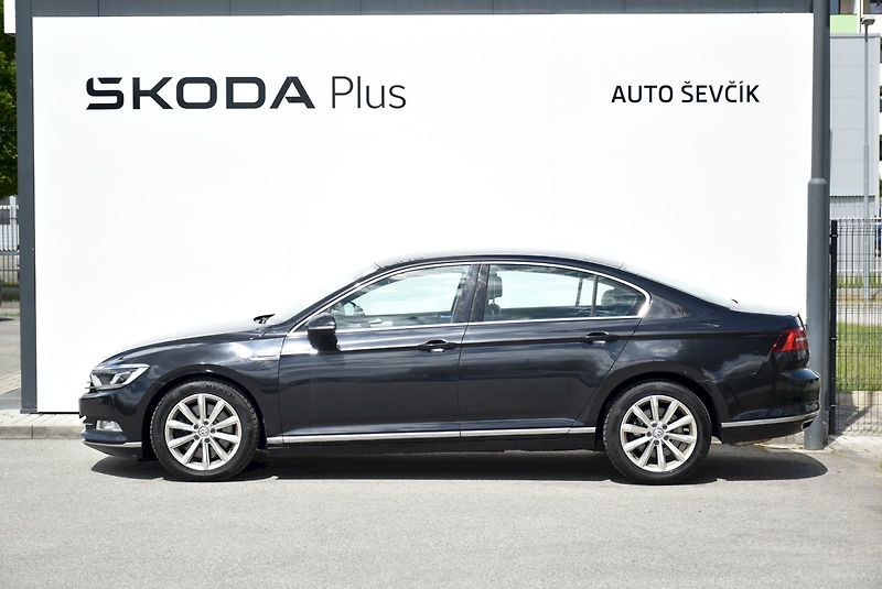 Volkswagen Passat (2017) HIGHLINE 2.0 BiTDI 176kW DSG 4 - fotka 13 z 31