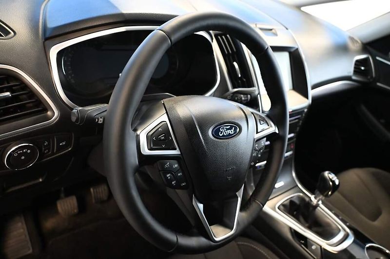 Ford S-MAX (2016) 2.0 132 KW Titanium LED Tažné - fotka 13 z 31