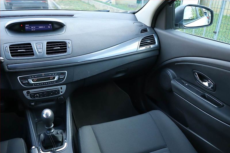 Renault Mégane (2015) 1.6 16V, Tempomat - fotka 8 z 19
