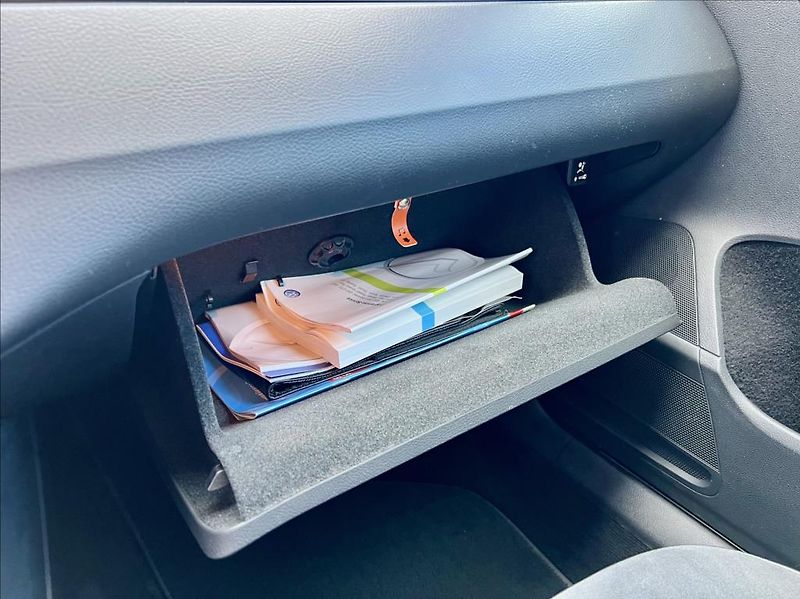 Volkswagen Passat 2,0 TDi DSG HIGHLINE / NAVI - fotka 37 z 42