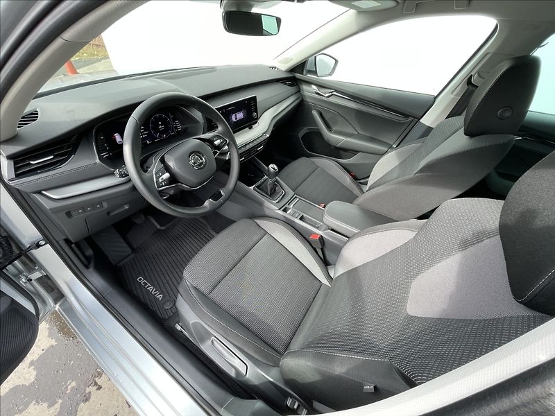 Škoda Octavia 2,0 TDI Combi Ambition Plus - fotka 5 z 24