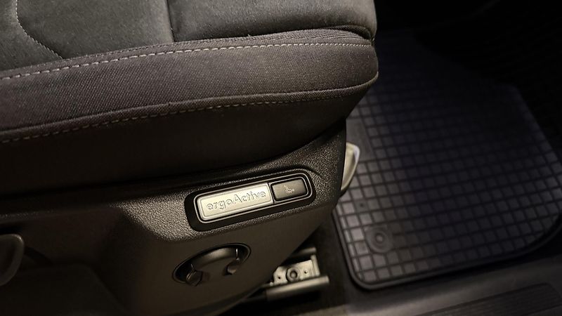 Volkswagen Tiguan (2022) 2.0 TDI,LIFEREZERVOVÁNO - fotka 20 z 40
