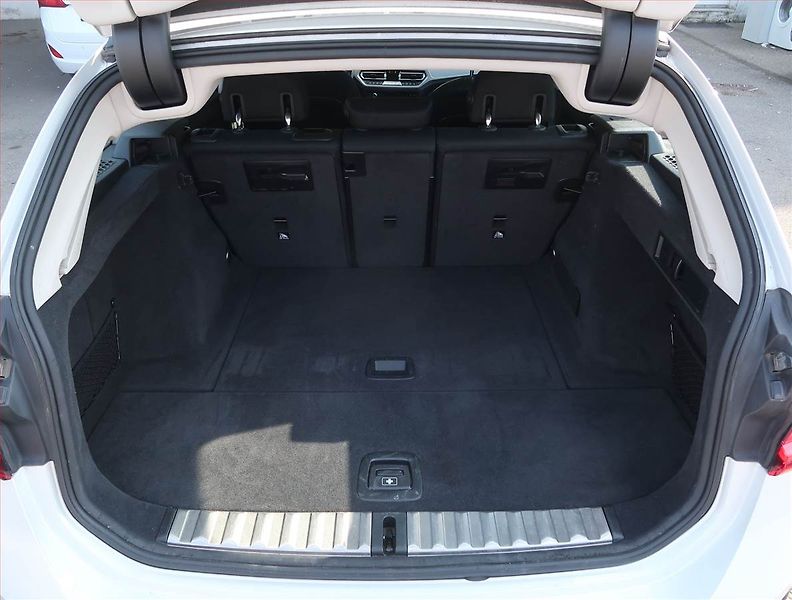 BMW Řada 3 (2021) 320 d xDrive - fotka 14 z 16