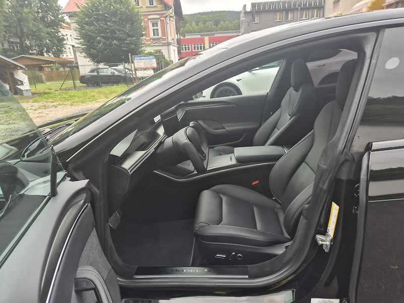 Tesla Model S PLAID PERFORMANCE - fotka 11 z 47