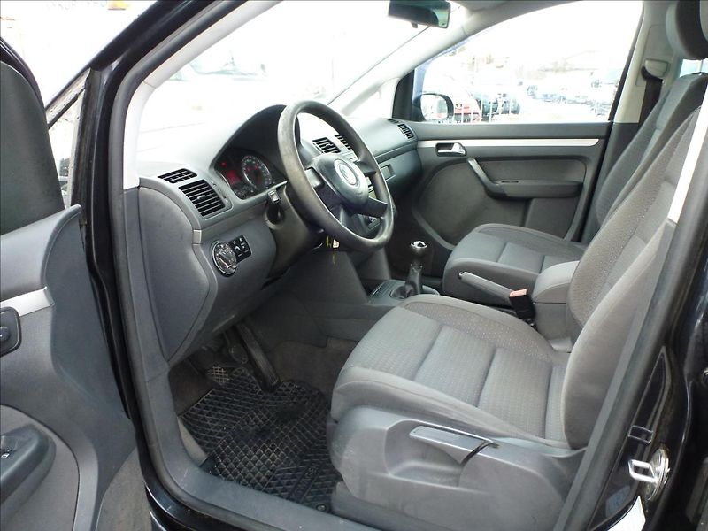 Volkswagen Touran 2,0 TDI 6rychl,TZ,Klima,7míst - fotka 15 z 45
