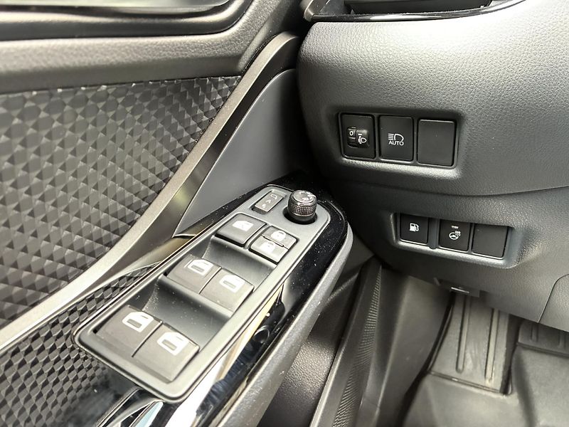 Toyota C-HR 1.8 HSD e-CVT 90kW Style - fotka 13 z 20