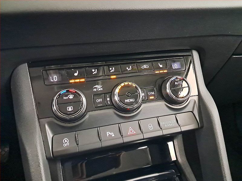 Škoda Karoq (2022) Style 1.0 TSI - fotka 16 z 21