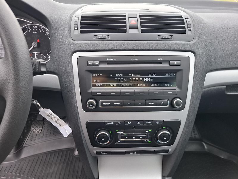 Škoda Octavia (2013) II kombi STYLE 1.4TSi tažné - fotka 12 z 18