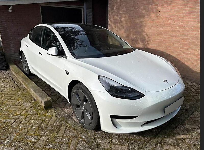 Tesla Model 3 (2021) Standard Range Plus, LFP - fotka 1 z 5