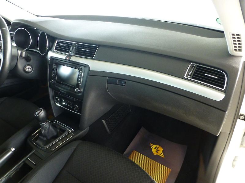 Škoda Superb (2014) 2,0TDI*NAV*PARK S*VYHŘ.S*XENON - fotka 23 z 29