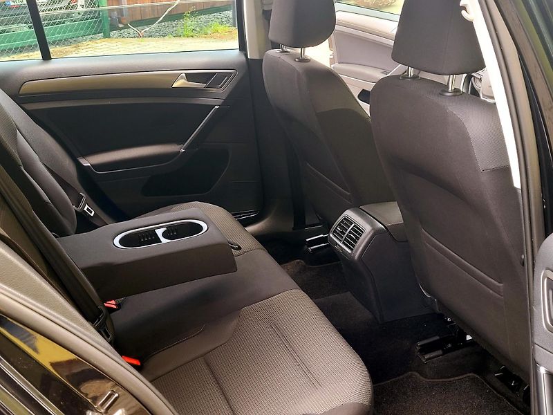 Volkswagen Golf 1,2TSi *SERV.KNIHA*            - fotka 22 z 45