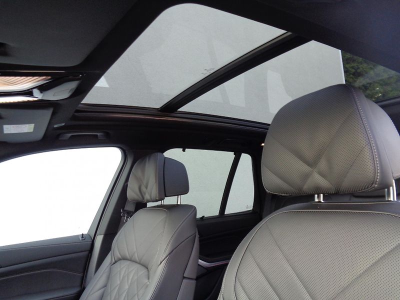 BMW X5 xDrive30d M-Sport - fotka 11 z 28