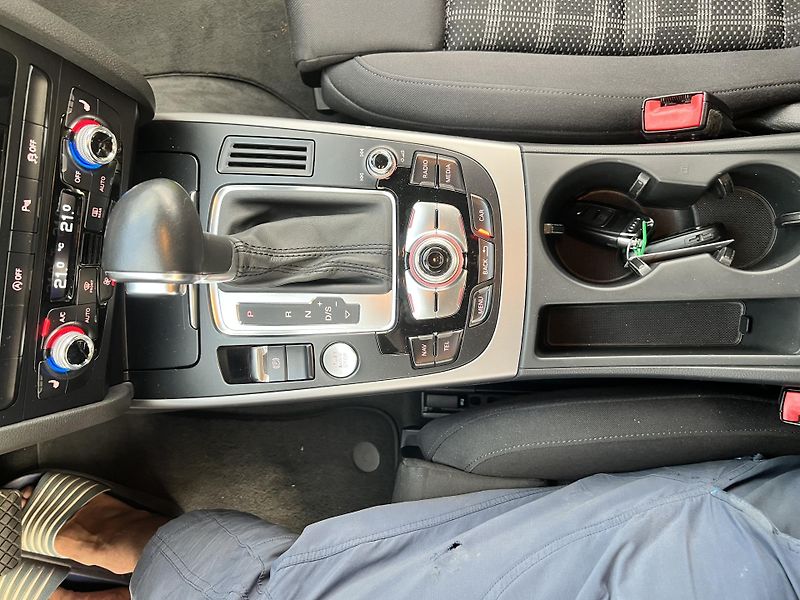 Audi A5 2.0TDI 100KW,TZ,DIGI,XENONY - fotka 41 z 49