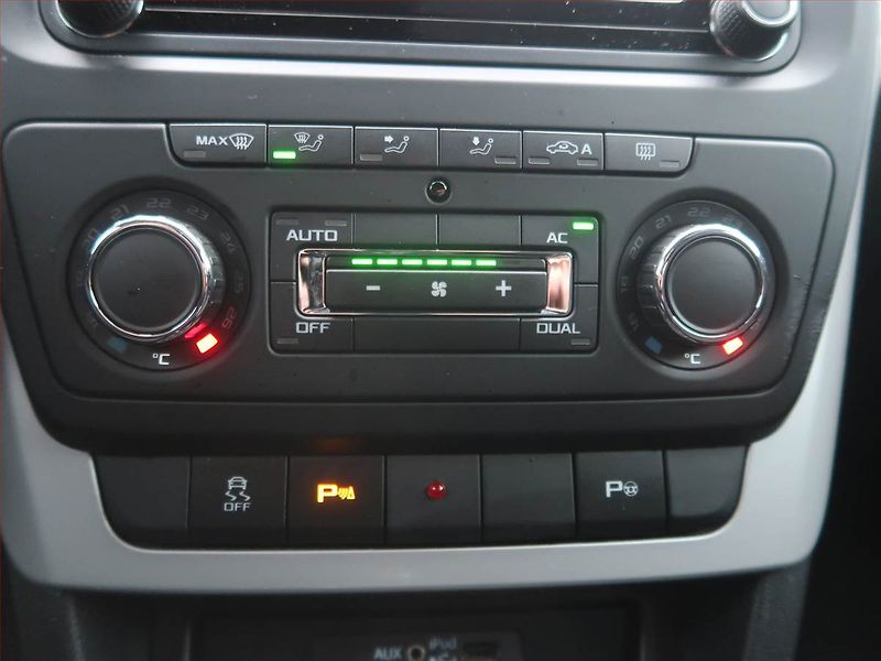 Škoda Yeti (2011) 2.0 TDI, Navi, Xenony - fotka 15 z 19