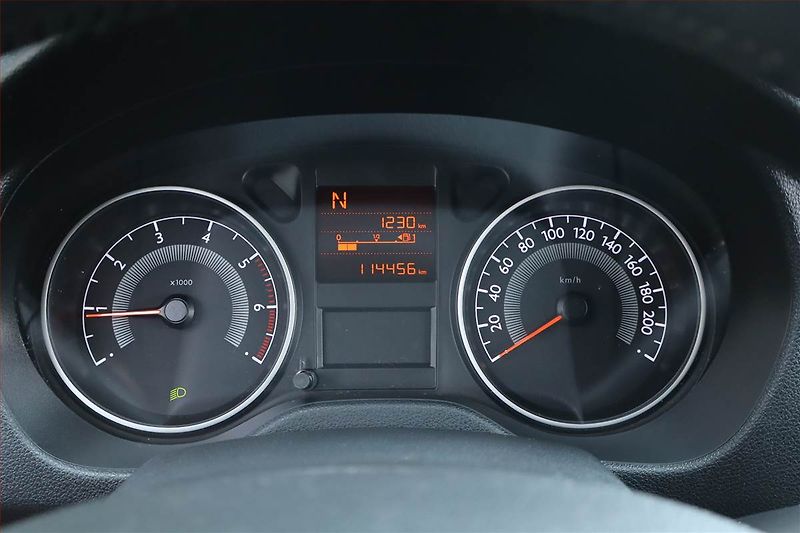 Peugeot 301 (2014) 1.2 VTi, Automat, Serv.kniha - fotka 11 z 17