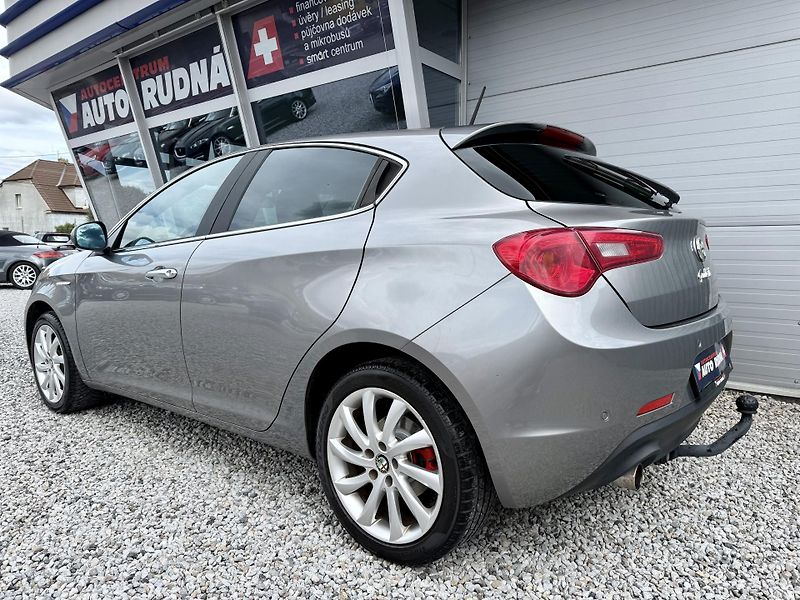 Alfa Romeo Giulietta 1,4 TB 125kW Xenony - fotka 13 z 36