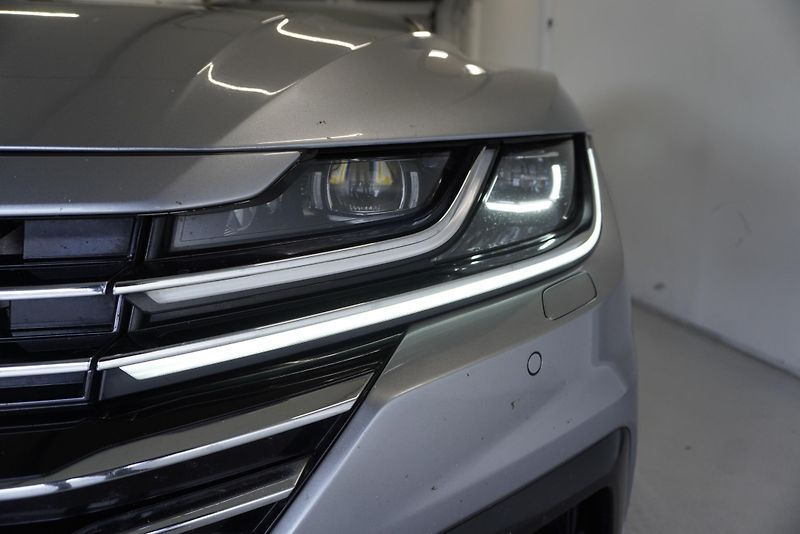 Volkswagen Arteon (2017) 2.0 TDI 140kW R-LINE  DSG 7 - fotka 8 z 38