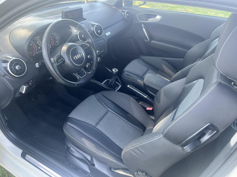 Audi A1 1.2TFSI 63KW,KůŽE,NAVI,2xALU - fotka 11 z 40