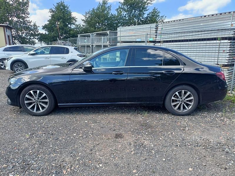 Mercedes-Benz Třídy E (2018) E 200d / poškozen motor - fotka 8 z 23