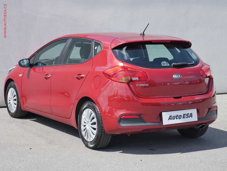 Kia Ceed (2014) 1.4i, 1.maj,ČR, AC - fotka 6 z 19