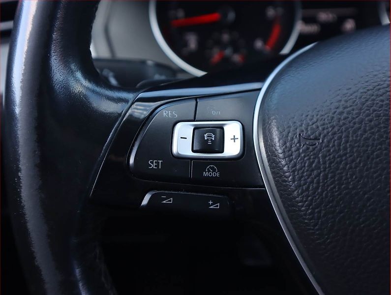 Volkswagen Passat (2017) Comfortline 2.0 TDI, Automat - fotka 17 z 20