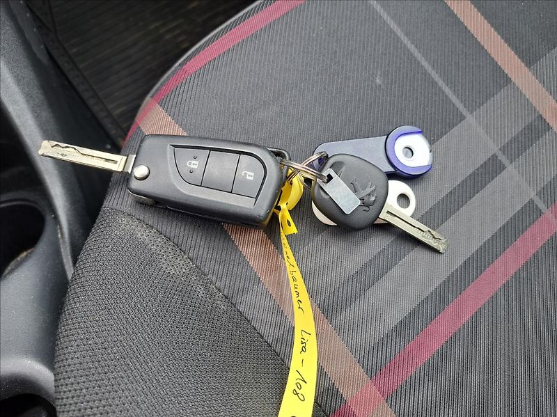 Peugeot 108 1,0 i - fotka 20 z 28