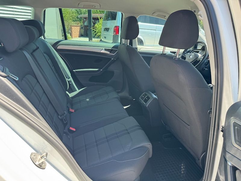 Volkswagen Golf (2016) R-line 1.6TDI 81kW - fotka 23 z 28