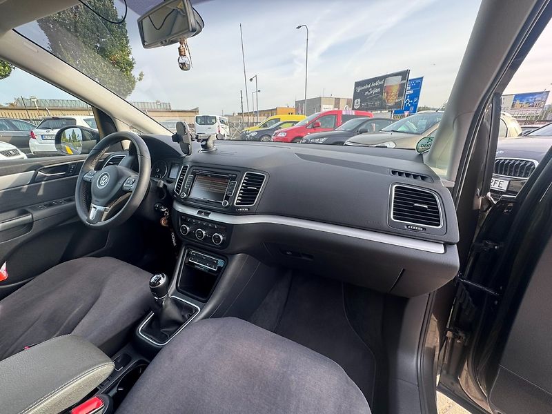 Volkswagen Sharan (2014) 2,0 TDI 130 KW ROZVODY 2. MAJ - fotka 39 z 45