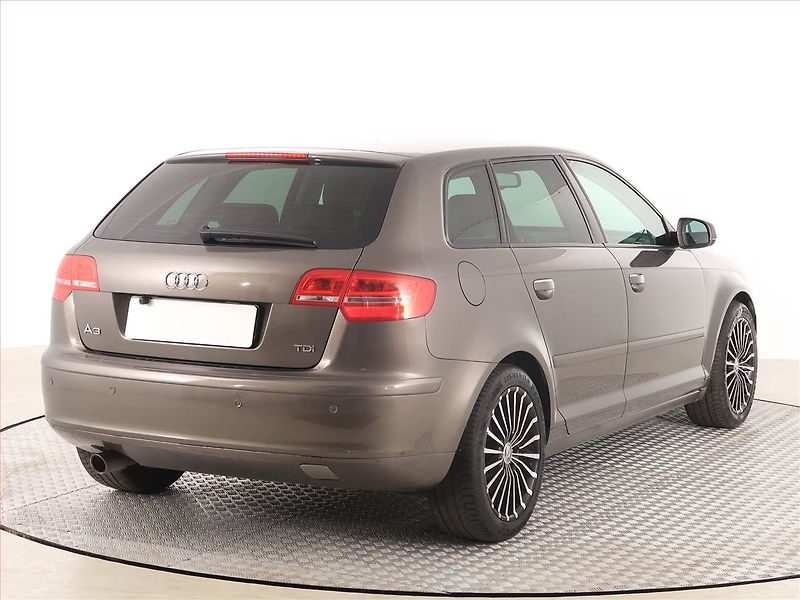 Audi A3 (2012) 1.6 TDI, Navi, Xenony - fotka 5 z 16