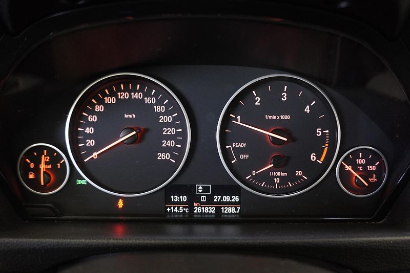 BMW Řada 3 (2014) 318D 2,0 SEDAN - fotka 24 z 32