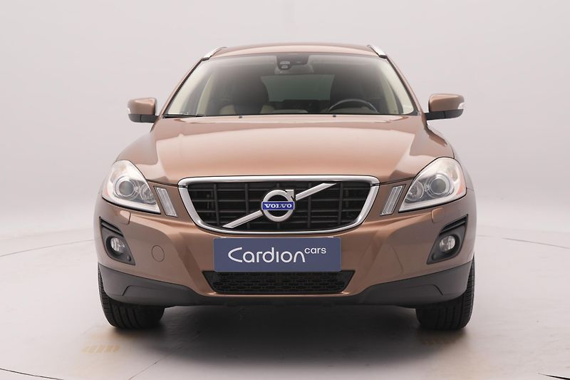 Volvo XC60 D4 AWD SUMMUM AUT CZ - fotka 16 z 45