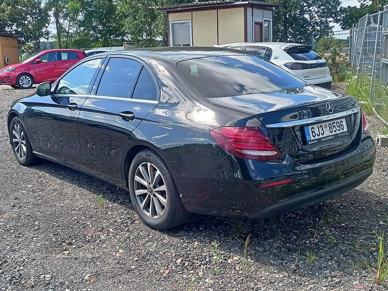 Mercedes-Benz Třídy E (2018) E 200d / poškozen motor - fotka 9 z 23