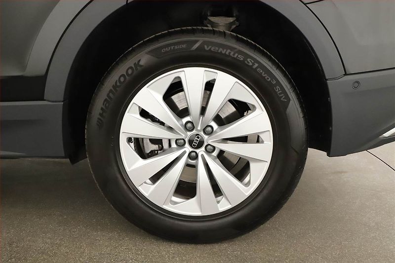Audi Q8 (2023) 55 TFSI - fotka 20 z 20
