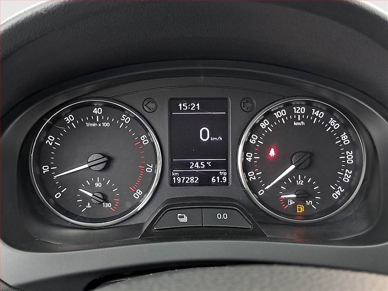Škoda Rapid (2014) Spaceback 1.2 TSI, ČR,1.maj - fotka 11 z 16