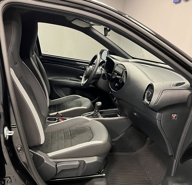 Toyota Aygo 1,5 Hybrid AT GR Sport - fotka 9 z 16