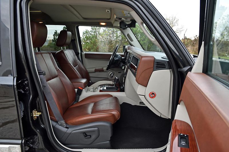 Jeep Commander 3.0 CRD V6 AT 4WD LIMITED,7SED - fotka 42 z 50