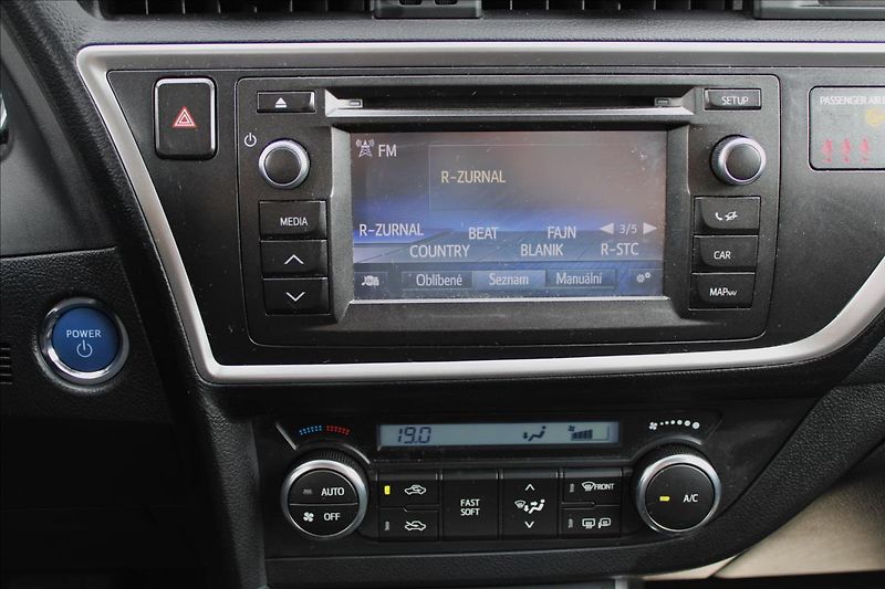 Toyota Auris 1,8 HYBRID KAMERA, SERVISKA - fotka 14 z 34