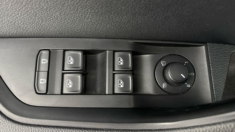 Škoda Superb 2.0 TDI DSG Style Combi - fotka 23 z 27