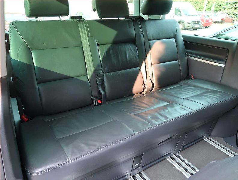 Volkswagen Multivan (2011) Highline 2.0 TDI - fotka 18 z 19