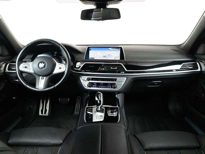 BMW Řada 7 740d xDrive - fotka 12 z 22
