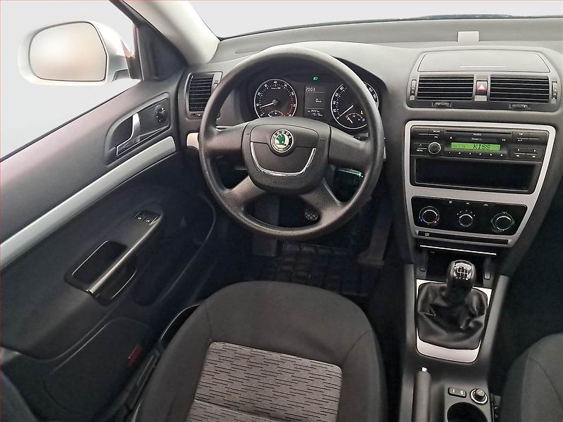 Škoda Octavia (2009) Ambiente 1.4 TSI - fotka 7 z 16