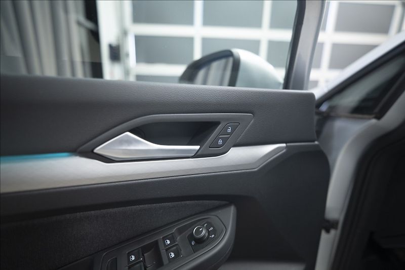 Volkswagen Golf 1,5 TSI KEYLESS KAMERA VÝHŘEV - fotka 20 z 42