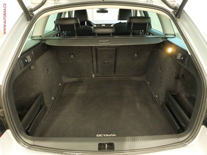 Škoda Octavia (2018) 2.0 TDi, 2.maj,ČR, DSG, park - fotka 7 z 24