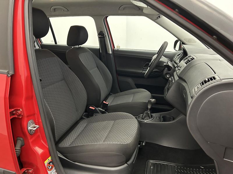 Škoda Fabia 1.2 HTP Ambiente - fotka 17 z 21