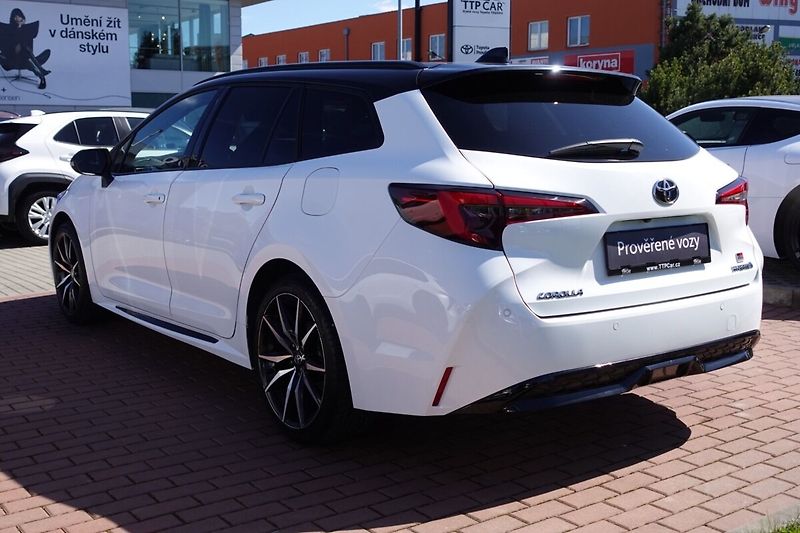Toyota Corolla 2,0HSD GR-Sport Dynamic - fotka 6 z 32