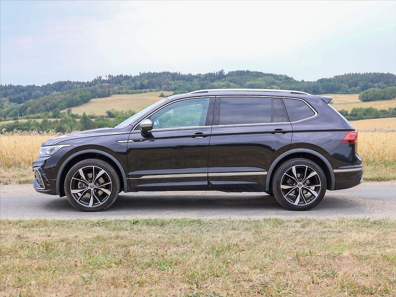 Volkswagen Tiguan Allspace 2,0 TSI 4x4 DSG R-Line 7-Míst - fotka 4 z 44